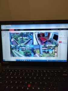 laptop lenovo tecnologia con camaras de seguridad instaladas en exteriores, playa jaco costa rica